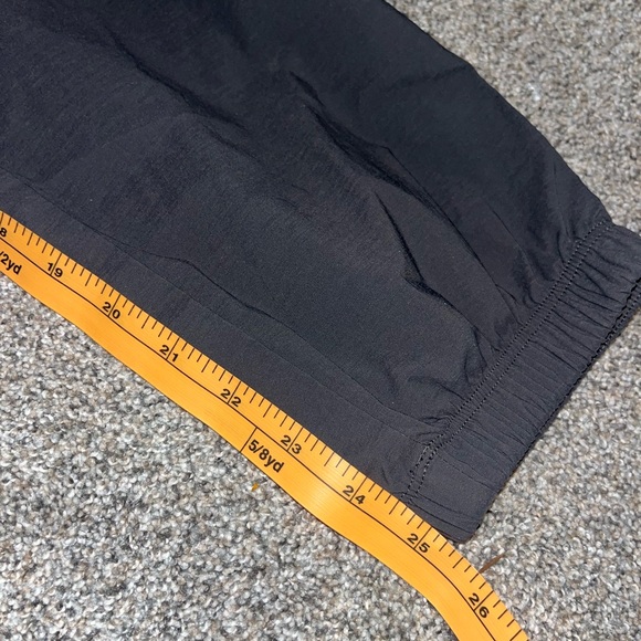 Vuori Boyfriend Cargo Jogger Pants in dark gray Size Small - Picture 4 of 4